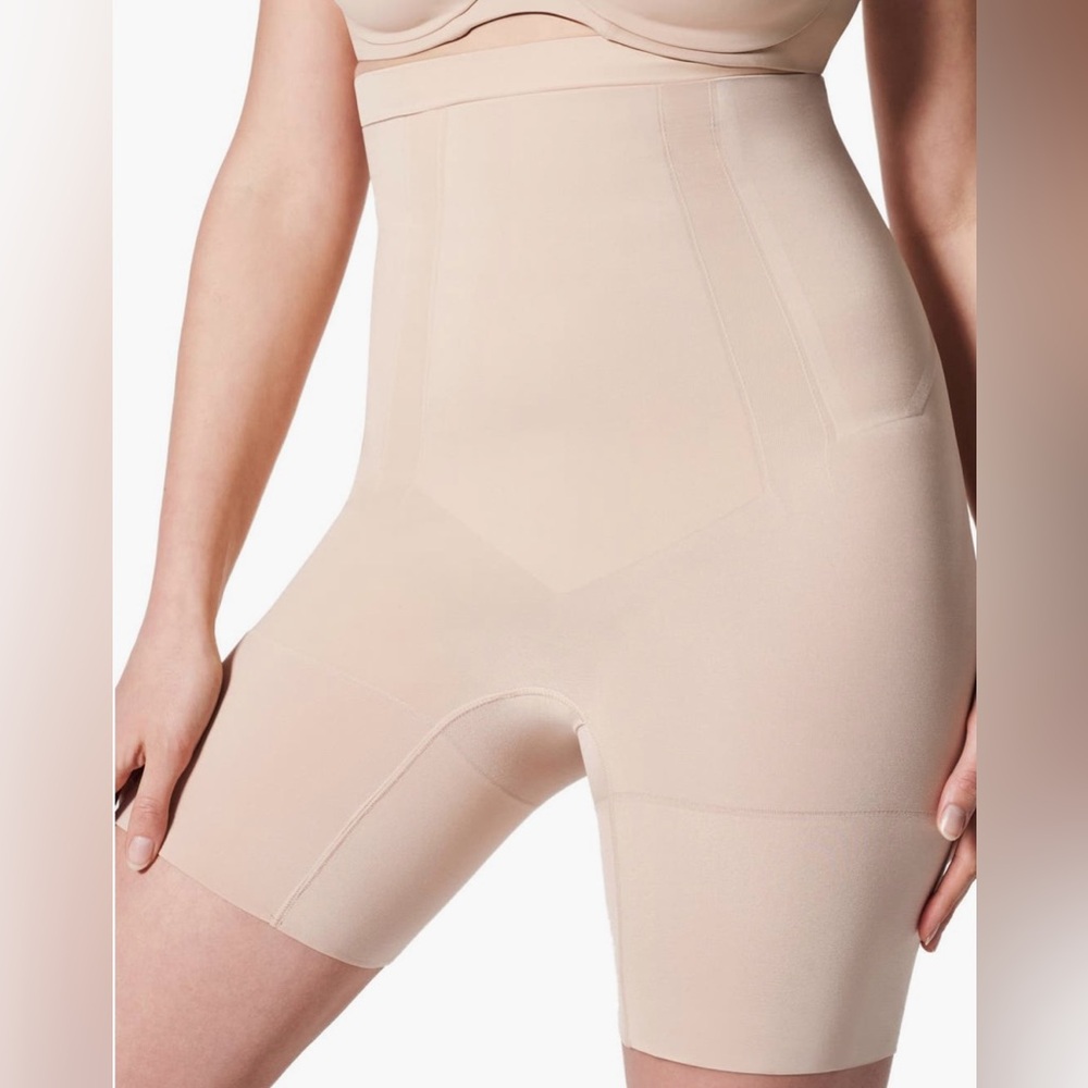 SPANX SPANXsculpt OnCore High Waist MidThigh Shorts